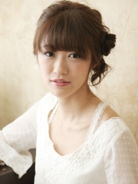 エマージュ 新宿(Emerge) ツヤ感と清らかさが共存した　簡単編み込みアレンジ