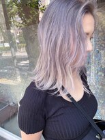 アオ(AO)&nbsp;外国人風×ホワイトベージュ