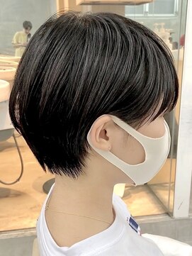 スー 渋谷(suu) 黒髪ショートボブ丸みショートマッシュショート耳かけショート