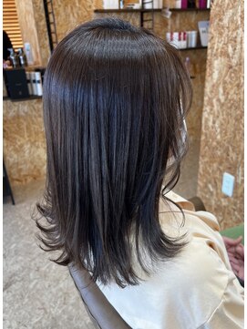 ルミエール(Lumiere) 切りっぱなし外はねセミディ