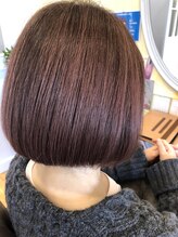 ラ ブリエ 成田公津の杜(La briller) 白髪ぼかしピンク系のカラー、ミニボブ
