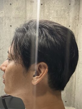 フイ 新宿3丁目(Hui) フェザーパーマ/グレーブルーカラー/刈り上げショートパンク