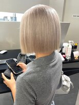 ベレーザ 渋谷(BELEZA)&nbsp;10258耳かけボブ金髪くすみベーベージュオリーブベージュボブ