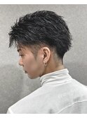 ツーブロック短髪モテるスーツ束感ツイストパーマ