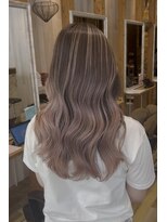 ラグーン(LAGOON)&nbsp;バレイヤージュグレージュハイライトダブルカラーケアブリーチ