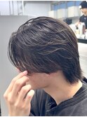 ミディアムウルフフェザーパーマセンターパート