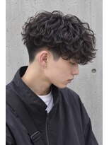 ORI. men’s hair by ENURE【オリ メンズヘア バイ エヌア】&nbsp;メンズ　スペインカール　前下がりマッシュ