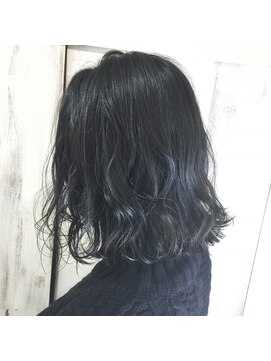 アンフィドットドゥルドゥ(AnFye.dueldo) 【AnFye.dueldo】ミディアムボブ × ディープブルーカラー