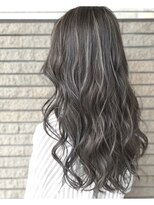 アソート 大曽根駅前店(ASSORT)&nbsp;ダークグレー × 極細ハイライト 外国人風カラー  ASSORT