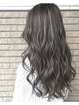 アソート 大曽根駅前店(ASSORT) ダークグレー × 極細ハイライト 外国人風カラー  ASSORT