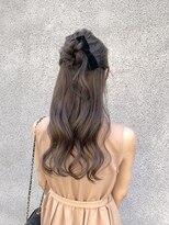 マノハル(MANOHARU)&nbsp;お呼ばれヘアセット　大人ハーフアップアレンジ