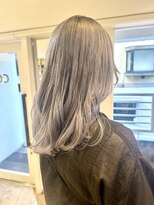 コイ(coii)&nbsp;シルバーグレージュ/ミルクティーブロンド/ミディアムレイヤー