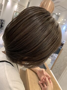 ツリーズ(Trees) グレージュカラー