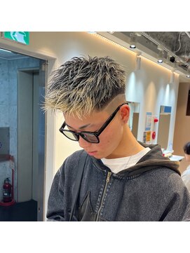 ルースト 渋谷店(ROOST) ［短髪カラーでおしゃれに。］ジェット×金メッシュ