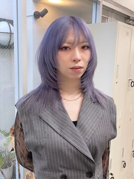 ジーナ オモテサンドウ(XENA) ラベンダーカラー×ホワイトカラー×レイヤーカット×ブリーチ