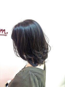 【room心斎橋/竹田鈴花】レイヤーカット × 内巻きスタイリング