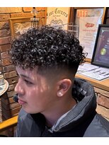 フォーコーナーズ(Four Corners)&nbsp;スキンフェードツーブロック刈り上げジェットモヒカンマンバン