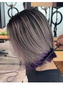 グレージュのシャドールーツにバイオレッドのエンドカラー