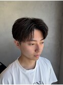 ナチュラルセンターパート毛流れ刈り上げ