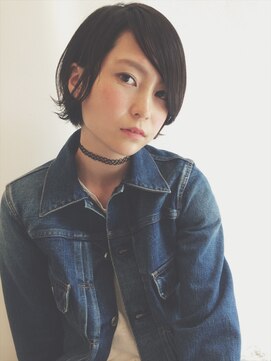 シー(she.) she.の自毛を活かした耳かけショートスタイル