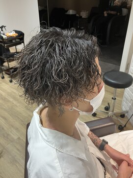 エヌプラス(N+) 波巻きツイストスパイラル刈り上げセンターパートサーフカール