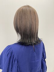 10代20代ブリーチハイトーンカラーショートボブツヤ髪スタイル