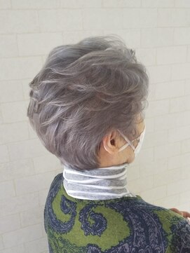 サロン Salon アイ アート 白髪を生かしたオシャレな グレイカラースタイル