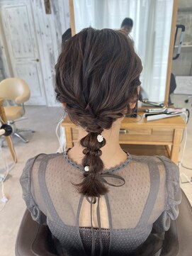 リロ(RiLo) 肩上編み下ろしアレンジ