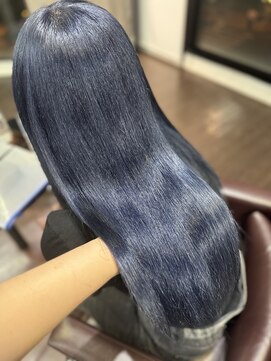 テテ(TETE) シルバーに落ちるネイビーブルー