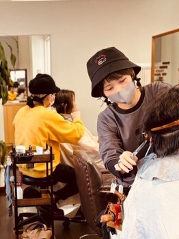 ヘアルーム ウキの写真/初めての方・緊張しやすい方でも話しやすい♪明るいスタッフが心配りとお客様目線での接客をご提供します☆