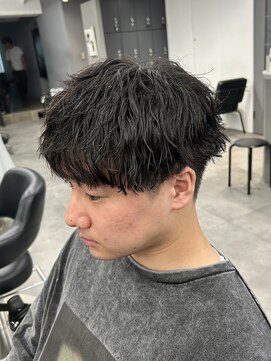 オーバルバイアピッシュ(OVARL by apish) メンズカット/韓国ヘア/メンズパーマ/センターパート