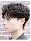 前下がりセンターパートショートウルフニュアンスパーマ黒髪