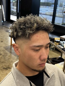 ハイライト×ブッダパーマ【スキンフェード】