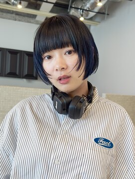 ディッセンバー 神宮前(December) ミニボブ切りっぱなしボブワイドバング暗髪ブルーカラー