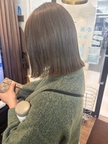 ビーバイシージャストビューティー(B by C just beauty) 白髪ぼかしハイライト アッシュベージュ 切りっぱなしボブ