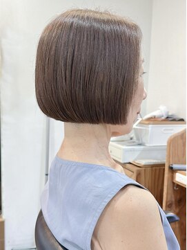 イチエ(ICHIE) 白髪ぼかしも叶える大人の艶ベージュボブ