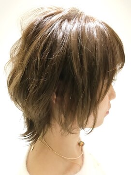 フェリーチェ(felice) 【シルエットスタイル】☆外ハネ×よこ波ウェーブ×耳掛け☆