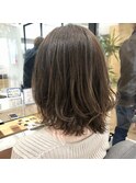 カーキベージュ×ミディアム