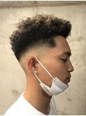 メンズ刈り上げ短髪アフロスキンフェードバーバースタイル