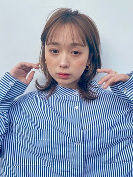 ビーチ(BEACH) 鎖骨ミディアムくびれヘア_スモーキーグレージュシースルー前髪