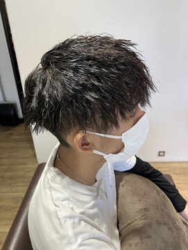 エヌプラス(N+) 波巻きツイストスパイラル刈り上げセンターパートサーフカール
