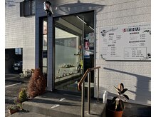 入り口に手すりが付きました