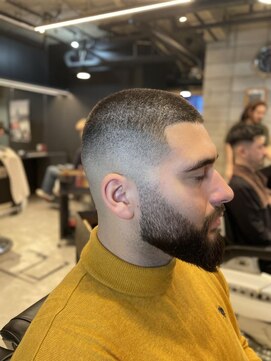 フランクスバーバー アンド ビアークラブ(FRANK'S BARBER and BEER CLUB) スキンフェードバズカットF