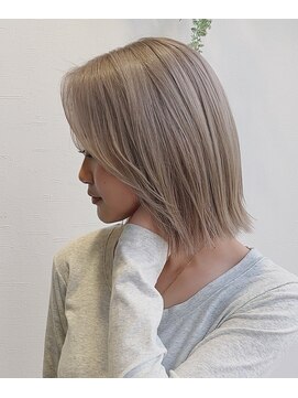 ビューシンサイバシ(VIEW SHINSAIBASHI) ハイトーンボブ切りっぱなしボブミルクティーベージュ20代