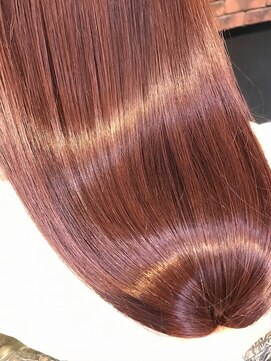 タイズ 秦野店(ties) 鮮やかに煌めくワインレッドカラー