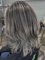 クレア(CLAIRE by GRAPEVINE) シルバー/バレイヤージュ/セミロング/くびれレイヤー/