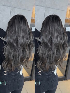 ライン(LYNE) 透明感グレージュ/アッシュ/ロング/レイヤーカット