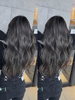 ライン(LYNE) 透明感グレージュ/アッシュ/ロング/レイヤーカット