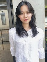 スク(SUKU)&nbsp;くせ毛を活かしたナチュラルヘア×透明感カラー