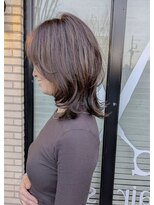 パルア(Parua)&nbsp;外ハネミディアムヘアスタイル